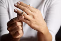 Chồng quyết ly hôn, đặt cược rủi may vào mối tình đầu