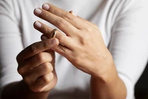 Chồng quyết ly hôn, đặt cược rủi may vào mối tình đầu