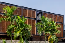 Báo Mỹ kinh ngạc trước biệt thự phố “biết thở” giữa Sài thành