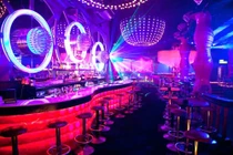 Vũ trường, quán karaoke không được chốt cửa bên trong