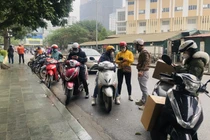 Ca mắc COVID-19 ở Hà Nội tăng cao, kit test nhanh lên 'cơn sốt'