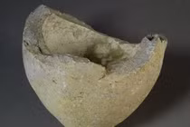 Tìm thấy chiếc bình gốm thời Trung cổ, chuyên gia phát hiện bí ẩn