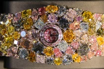 Top món quà Valentine đắt đỏ nhất, toàn đính kim cương giá tiền tỷ