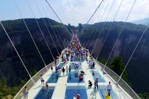 Các tai nạn khiến Trung Quốc đóng cửa loạt cầu kính