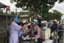 9X lăng mạ lực lượng chức năng tại chốt kiểm soát COVID-19 ở Hải Dương