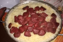 Nàng dâu về nhà chồng đồ xôi một nơi, gấc một nẻo