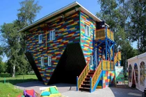 Cảm giác lạ trong những ngôi nhà lộn ngược “độc” nhất thế giới 