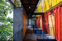 Báo ngoại thích thú khách sạn “lòe loẹt” ở Nha Trang