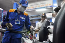 Ngày đầu 2019: Thuế tăng kịch khung, bộ lập tức điều chỉnh giá xăng