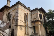 Cận cảnh biệt thự trạm phát sóng bản Tuyên ngôn độc lập trước ngày bị phá bỏ