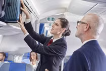 Góc khuất ít người biết về nghề tiếp viên hàng không 