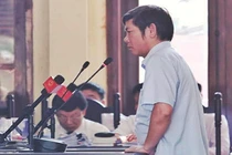 Phiên xử BS Hoàng Công Lương: Người “cáo ốm” liên tục vắng tòa 8 ngày bất ngờ xuất hiện