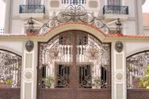 10 mẫu cổng sắt phong cách cổ điển cho nhà phố