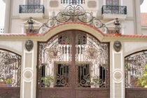 10 mẫu cổng sắt phong cách cổ điển cho nhà phố