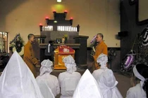 Tục lệ nhà đám Việt Nam được lý giải qua câu chuyện này