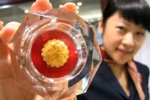 Thừa tiền có mua bánh trung thu dát vàng 24K, giá xấp xỉ chiếc xe máy?