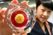 Thừa tiền có mua bánh trung thu dát vàng 24K, giá xấp xỉ chiếc xe máy?