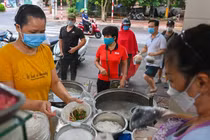 Quán phở bán 1.000 bát mỗi ngày ở "vùng xanh" Hà Nội