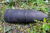 Dọn nhà, kinh hãi phát hiện bom Thế chiến II trong tủ 