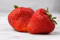 Sửng sốt “dâu tây công chúa” hơn 8 triệu đồng/trái 