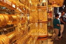 Lóa mắt trước chợ vàng bán theo kg ở Dubai 