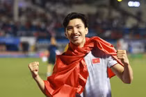 Nhận thưởng khủng sau SEA Games, Đoàn Văn Hậu tiêu tiền thế nào?