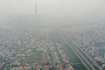 Landmark 81 'biến mất' trong không khí TP.HCM mù đặc do ô nhiễm