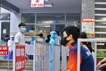 Cán mốc hơn 1.000 ca COVID-19: Lơ là một chút dễ ''mất trận địa''