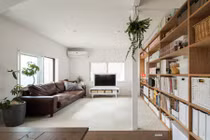 Nhà 2 tầng cũ kỹ ngập nắng gió sau cải tạo