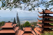 Viếng thăm ngôi chùa trên núi Tà Cú