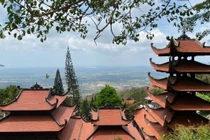 Viếng thăm ngôi chùa trên núi Tà Cú