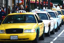 Taxi truyền thống chao đảo thế nào khi có Uber, Grab?