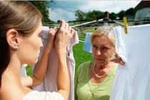 Mua cho con gái hai triệu đồ diện Tết, tôi bị mẹ chồng bêu riếu khắp nơi