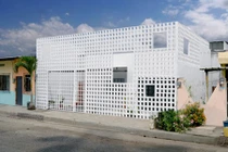 Ngôi nhà lạ mắt với bức tường gạch rỗng 