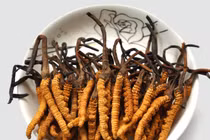 Kinh ngạc những món quà Tết đắt ngang căn hộ ở Việt Nam