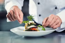 Hé lộ bí mật đằng sau vẻ hào nhoáng của các nhà hàng sang trọng