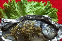 Dùng giấy bạc để nướng có gây độc? 