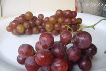 Nho Ninh Thuận vào mùa giá chỉ 30k/kg, nhìn "trúng" điểm này để biết nho xịn?