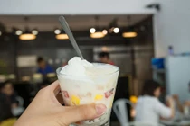 Sữa chua trân châu sốt "hầm hập" giới trẻ thi nhau xếp hàng