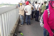 Thanh niên nghi uống thuốc diệt cỏ rồi nhảy sông Hồng