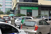 Hàng trăm tài xế Grab lại tắt app, phản đối đòi giảm chiết khấu
