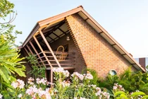 Báo Mỹ trầm trồ nhà gạch đỏ phong cách Việt ở Ấn Độ