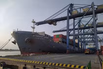 Cảng biển “đắt khách” ngay từ đầu năm 2021