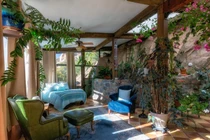 Kỳ lạ ngôi nhà có thiết kế tuyệt đẹp bên trong hang động giá 23 tỷ đồng 