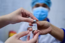 Tin vui từ Bộ Tài chính, lo đủ tiền mua vắc xin cho toàn dân