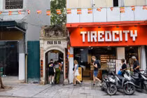 Ngôi chùa nghìn năm có cổng vào bé tý ở trung tâm Hà Nội