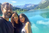 Anh chàng số hưởng, yêu 1 lúc 2 cô, đi du lịch khắp nơi với tình tay ba hạnh phúc 