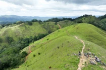 Mở cung đường trải nghiệm giữa biển và núi đẹp bậc nhất Việt Nam 