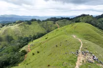 Mở cung đường trải nghiệm giữa biển và núi đẹp bậc nhất Việt Nam 