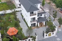 Choáng ngợp biệt thự nghìn mét vuông trồng toàn lan đột biến ở Bắc Ninh